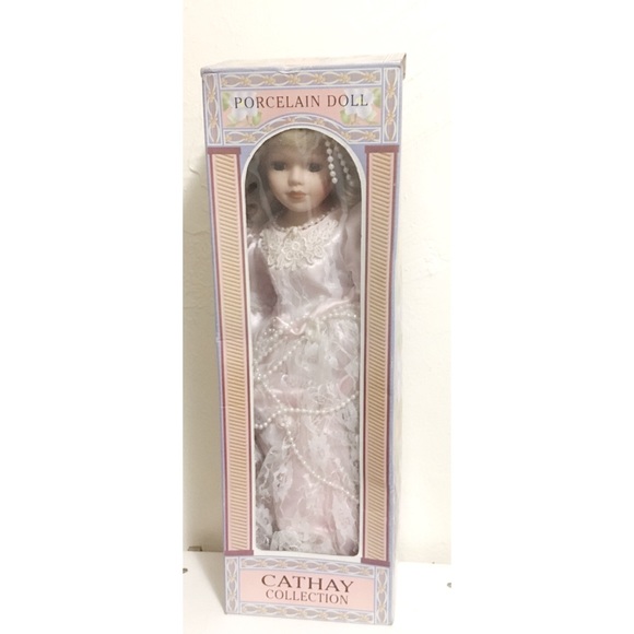 Porcelain Doll Cathay Collection - Picture 2 of 2